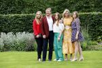Den haag 16 juli 2021
Koninklijk fotouurtje met Koning Willem Alexander Koningin Maxima Prinses Amalia Alexia en Ariane in de tuin van Paleis Huis ten Bosch.