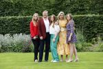 Den haag 16 juli 2021
Koninklijk fotouurtje met Koning Willem Alexander Koningin Maxima Prinses Amalia Alexia en Ariane in de tuin van Paleis Huis ten Bosch.