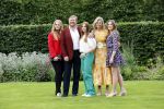 Den haag 16 juli 2021
Koninklijk fotouurtje met Koning Willem Alexander Koningin Maxima Prinses Amalia Alexia en Ariane in de tuin van Paleis Huis ten Bosch.
