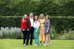 Den haag 16 juli 2021
Koninklijk fotouurtje met Koning Willem Alexander Koningin Maxima Prinses Amalia Alexia en Ariane in de tuin van Paleis Huis ten Bosch.