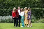 Den haag 16 juli 2021
Koninklijk fotouurtje met Koning Willem Alexander Koningin Maxima Prinses Amalia Alexia en Ariane in de tuin van Paleis Huis ten Bosch.