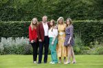 Den haag 16 juli 2021
Koninklijk fotouurtje met Koning Willem Alexander Koningin Maxima Prinses Amalia Alexia en Ariane in de tuin van Paleis Huis ten Bosch.