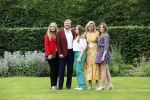 Den haag 16 juli 2021
Koninklijk fotouurtje met Koning Willem Alexander Koningin Maxima Prinses Amalia Alexia en Ariane in de tuin van Paleis Huis ten Bosch.