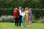 Den haag 16 juli 2021
Koninklijk fotouurtje met Koning Willem Alexander Koningin Maxima Prinses Amalia Alexia en Ariane in de tuin van Paleis Huis ten Bosch.