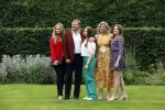Den haag 16 juli 2021
Koninklijk fotouurtje met Koning Willem Alexander Koningin Maxima Prinses Amalia Alexia en Ariane in de tuin van Paleis Huis ten Bosch.
