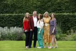 Den haag 16 juli 2021
Koninklijk fotouurtje met Koning Willem Alexander Koningin Maxima Prinses Amalia Alexia en Ariane in de tuin van Paleis Huis ten Bosch.