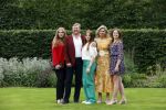 Den haag 16 juli 2021
Koninklijk fotouurtje met Koning Willem Alexander Koningin Maxima Prinses Amalia Alexia en Ariane in de tuin van Paleis Huis ten Bosch.