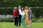 Den haag 16 juli 2021
Koninklijk fotouurtje met Koning Willem Alexander Koningin Maxima Prinses Amalia Alexia en Ariane in de tuin van Paleis Huis ten Bosch.