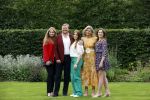 Den haag 16 juli 2021
Koninklijk fotouurtje met Koning Willem Alexander Koningin Maxima Prinses Amalia Alexia en Ariane in de tuin van Paleis Huis ten Bosch.