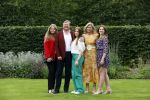 Den haag 16 juli 2021
Koninklijk fotouurtje met Koning Willem Alexander Koningin Maxima Prinses Amalia Alexia en Ariane in de tuin van Paleis Huis ten Bosch.