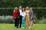 Den haag 16 juli 2021
Koninklijk fotouurtje met Koning Willem Alexander Koningin Maxima Prinses Amalia Alexia en Ariane in de tuin van Paleis Huis ten Bosch.