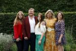 Den haag 16 juli 2021
Koninklijk fotouurtje met Koning Willem Alexander Koningin Maxima Prinses Amalia Alexia en Ariane in de tuin van Paleis Huis ten Bosch.