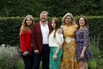 Den haag 16 juli 2021
Koninklijk fotouurtje met Koning Willem Alexander Koningin Maxima Prinses Amalia Alexia en Ariane in de tuin van Paleis Huis ten Bosch.