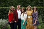Den haag 16 juli 2021
Koninklijk fotouurtje met Koning Willem Alexander Koningin Maxima Prinses Amalia Alexia en Ariane in de tuin van Paleis Huis ten Bosch.