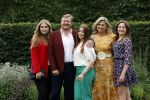 Den haag 16 juli 2021
Koninklijk fotouurtje met Koning Willem Alexander Koningin Maxima Prinses Amalia Alexia en Ariane in de tuin van Paleis Huis ten Bosch.