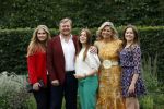 Den haag 16 juli 2021
Koninklijk fotouurtje met Koning Willem Alexander Koningin Maxima Prinses Amalia Alexia en Ariane in de tuin van Paleis Huis ten Bosch.