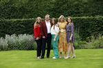 Den haag 16 juli 2021
Koninklijk fotouurtje met Koning Willem Alexander Koningin Maxima Prinses Amalia Alexia en Ariane in de tuin van Paleis Huis ten Bosch.