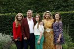 Den haag 16 juli 2021
Koninklijk fotouurtje met Koning Willem Alexander Koningin Maxima Prinses Amalia Alexia en Ariane in de tuin van Paleis Huis ten Bosch.