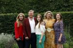 Den haag 16 juli 2021
Koninklijk fotouurtje met Koning Willem Alexander Koningin Maxima Prinses Amalia Alexia en Ariane in de tuin van Paleis Huis ten Bosch.