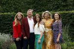 Den haag 16 juli 2021
Koninklijk fotouurtje met Koning Willem Alexander Koningin Maxima Prinses Amalia Alexia en Ariane in de tuin van Paleis Huis ten Bosch.