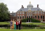 Den haag 16 juli 2021
Koninklijk fotouurtje met Koning Willem Alexander Koningin Maxima Prinses Amalia Alexia en Ariane in de tuin van Paleis Huis ten Bosch.
