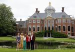 Den haag 16 juli 2021
Koninklijk fotouurtje met Koning Willem Alexander Koningin Maxima Prinses Amalia Alexia en Ariane in de tuin van Paleis Huis ten Bosch.