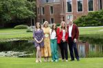 Den haag 16 juli 2021
Koninklijk fotouurtje met Koning Willem Alexander Koningin Maxima Prinses Amalia Alexia en Ariane in de tuin van Paleis Huis ten Bosch.