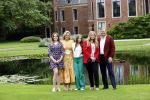 Den haag 16 juli 2021
Koninklijk fotouurtje met Koning Willem Alexander Koningin Maxima Prinses Amalia Alexia en Ariane in de tuin van Paleis Huis ten Bosch.