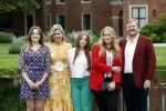 Den haag 16 juli 2021
Koninklijk fotouurtje met Koning Willem Alexander Koningin Maxima Prinses Amalia Alexia en Ariane in de tuin van Paleis Huis ten Bosch.