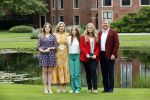 Den haag 16 juli 2021
Koninklijk fotouurtje met Koning Willem Alexander Koningin Maxima Prinses Amalia Alexia en Ariane in de tuin van Paleis Huis ten Bosch.