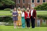 Den haag 16 juli 2021
Koninklijk fotouurtje met Koning Willem Alexander Koningin Maxima Prinses Amalia Alexia en Ariane in de tuin van Paleis Huis ten Bosch.