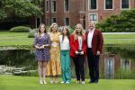Den haag 16 juli 2021
Koninklijk fotouurtje met Koning Willem Alexander Koningin Maxima Prinses Amalia Alexia en Ariane in de tuin van Paleis Huis ten Bosch.