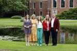 Den haag 16 juli 2021
Koninklijk fotouurtje met Koning Willem Alexander Koningin Maxima Prinses Amalia Alexia en Ariane in de tuin van Paleis Huis ten Bosch.