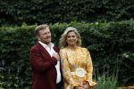 Den haag 16 juli 2021
Koninklijk fotouurtje met Koning Willem Alexander Koningin Maxima Prinses Amalia Alexia en Ariane in de tuin van Paleis Huis ten Bosch.