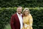 Den haag 16 juli 2021
Koninklijk fotouurtje met Koning Willem Alexander Koningin Maxima Prinses Amalia Alexia en Ariane in de tuin van Paleis Huis ten Bosch.