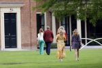 Den haag 16 juli 2021
Koninklijk fotouurtje met Koning Willem Alexander Koningin Maxima Prinses Amalia Alexia en Ariane in de tuin van Paleis Huis ten Bosch.