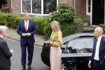Hilversum 30 juni 2021
Koning Willem Alexander en Koningin Maxima arriveren bij theater Gooiland voor de uitreiking van de appeltjes van Oranje .
