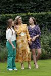 Den haag 16 juli 2021
Koninklijk fotouurtje met Koning Willem Alexander Koningin Maxima Prinses Amalia Alexia en Ariane in de tuin van Paleis Huis ten Bosch.