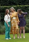 Den haag 16 juli 2021
Koninklijk fotouurtje met Koning Willem Alexander Koningin Maxima Prinses Amalia Alexia en Ariane in de tuin van Paleis Huis ten Bosch.