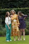Den haag 16 juli 2021
Koninklijk fotouurtje met Koning Willem Alexander Koningin Maxima Prinses Amalia Alexia en Ariane in de tuin van Paleis Huis ten Bosch.