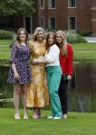 Den haag 16 juli 2021
Koninklijk fotouurtje met Koning Willem Alexander Koningin Maxima Prinses Amalia Alexia en Ariane in de tuin van Paleis Huis ten Bosch.