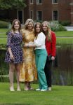 Den haag 16 juli 2021
Koninklijk fotouurtje met Koning Willem Alexander Koningin Maxima Prinses Amalia Alexia en Ariane in de tuin van Paleis Huis ten Bosch.
