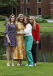 Den haag 16 juli 2021
Koninklijk fotouurtje met Koning Willem Alexander Koningin Maxima Prinses Amalia Alexia en Ariane in de tuin van Paleis Huis ten Bosch.