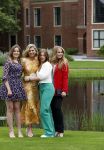 Den haag 16 juli 2021
Koninklijk fotouurtje met Koning Willem Alexander Koningin Maxima Prinses Amalia Alexia en Ariane in de tuin van Paleis Huis ten Bosch.
