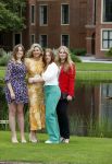 Den haag 16 juli 2021
Koninklijk fotouurtje met Koning Willem Alexander Koningin Maxima Prinses Amalia Alexia en Ariane in de tuin van Paleis Huis ten Bosch.