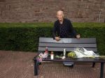 Amsterdam 11 juli 2021
Koos v Dijk , manager Herman Brood op zijn sterfdag bij bankje bij het Hilton Hotel
