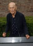 Amsterdam 11 juli 2021
Koos v Dijk , manager Herman Brood op zijn sterfdag bij bankje bij het Hilton Hotel
