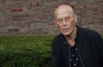 Amsterdam 11 juli 2021
Koos v Dijk , manager Herman Brood op zijn sterfdag bij bankje bij het Hilton Hotel