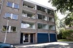 Amsterdam 2 juli 2021
Loretta Schrijver heeft een nieuw appartement gekocht . Haar oude appartement stond in dezelfde straat.