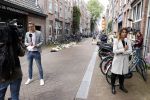 Amsterdam 7 en 10 juli 2021
Op de plek waar Peter R de Vries neergeschoten is leggen mensen bloemen neer.  Malou Peter van de NOS